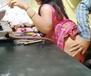 11:17 , Ghar me kam karane wali wench ko malik ne choda